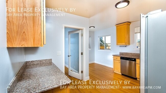 Building Photo - 146 Roosevelt Ave