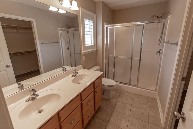 Building Photo - 6900 Madison Creek Dr