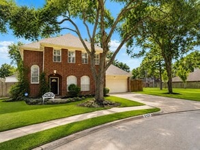 Building Photo - 2123 Shadow Park Dr