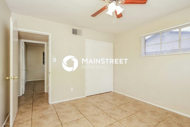 Building Photo - 3 Bedroom Pet-Friendly Home in Glendale, A...