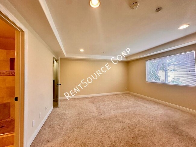 Building Photo - 4220 Fair Ave