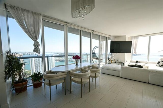Building Photo - 495 Brickell Ave