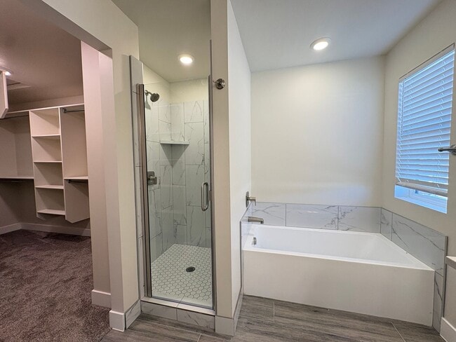 Building Photo - Brand New Townhome