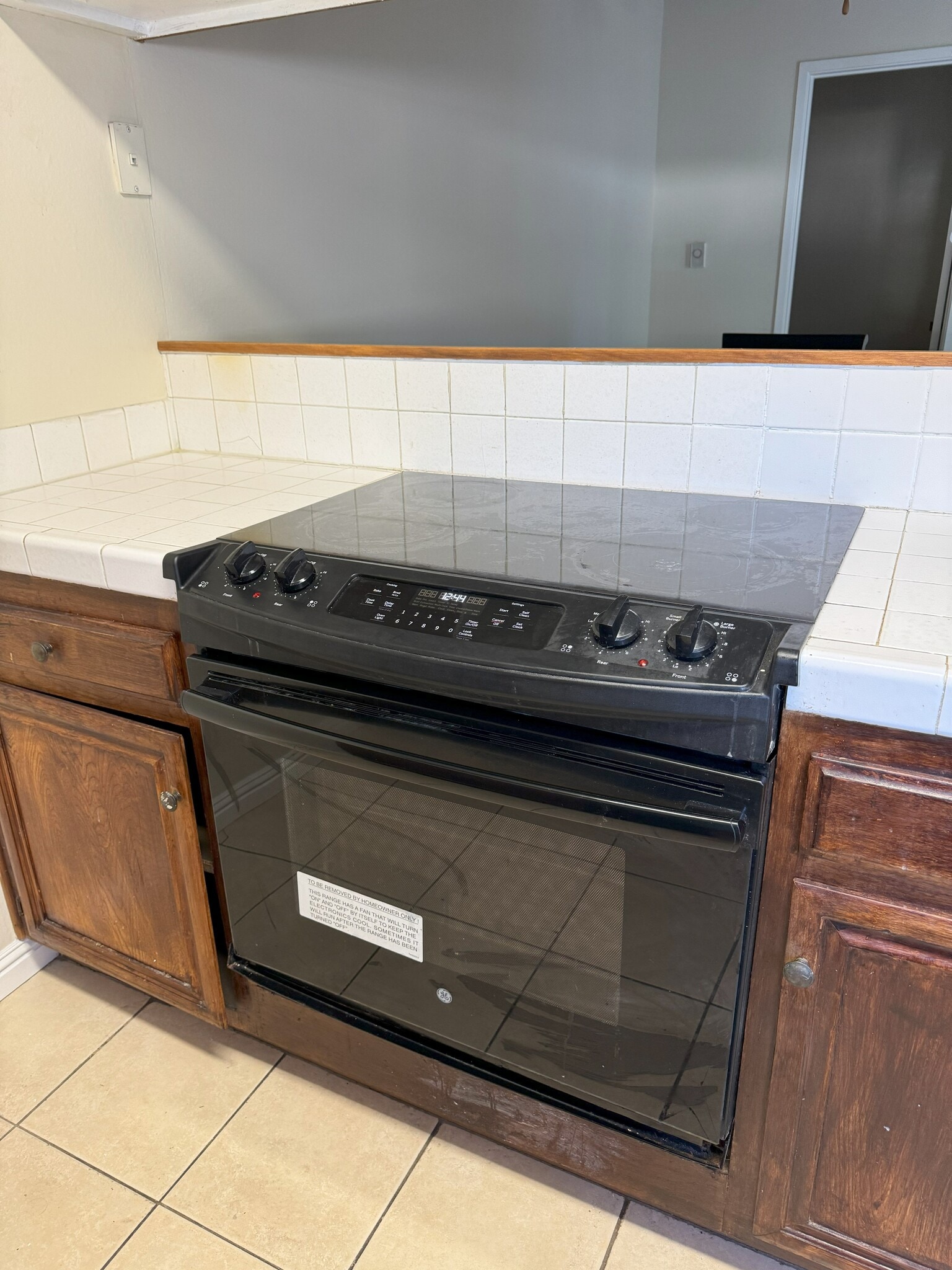 Oven - 4323 Caminito del Diamante