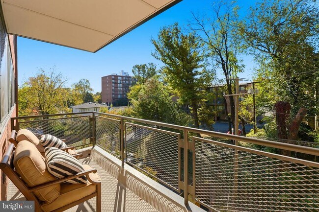 Building Photo - 4390 Lorcom Ln