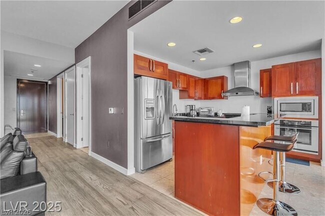 Building Photo - 4525 Dean Martin Dr