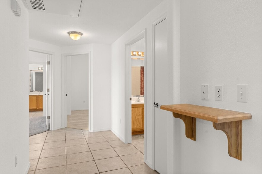 Hallway - 6800 Vista del Norte Rd NE