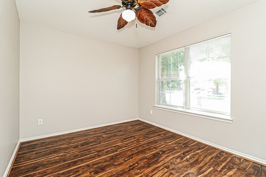 Building Photo - 202 Freedom Trl