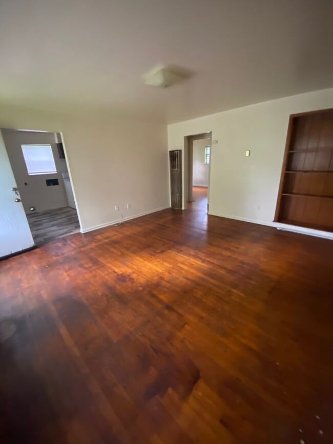 Building Photo - 2103 Meadowvale Ct