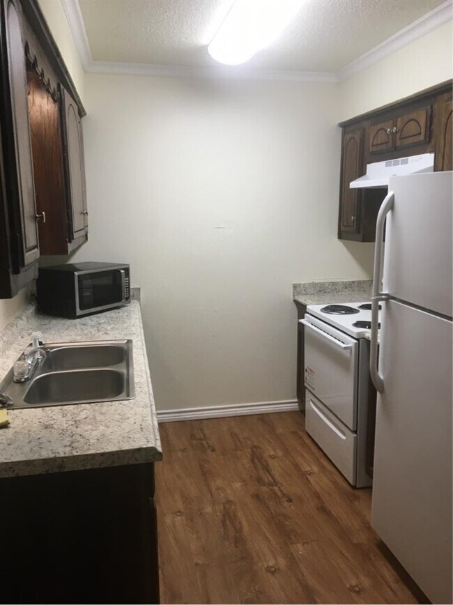 Building Photo - 2110 NW Lindy Ave