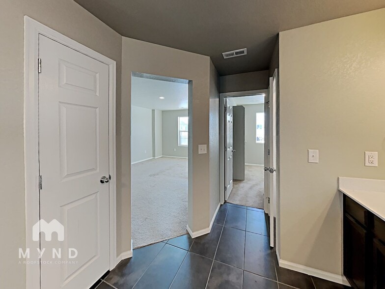 Building Photo - 15955 E Otero Cir