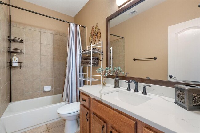 Building Photo - 2101 Town Centre Dr