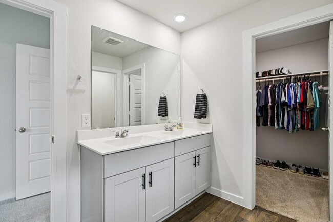 Building Photo - 109 Netherland St