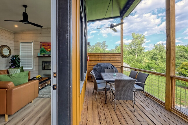 Building Photo - 122 Cannon St