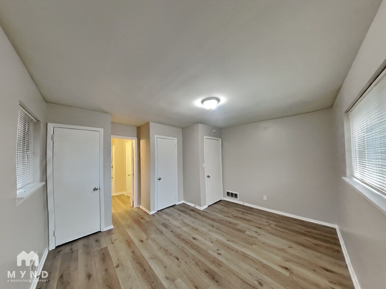 Building Photo - 5465 Deerfield Trail