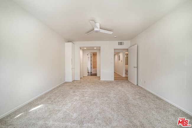 Building Photo - 726 W 37th St