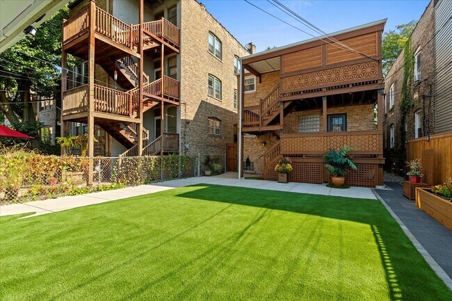 Building Photo - 6422 N Seeley Ave