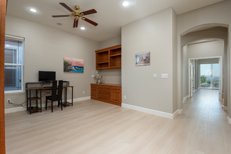 Building Photo - 543 S Elk River Ct