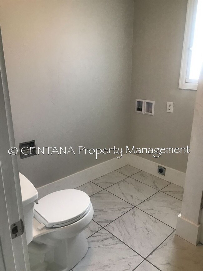 Building Photo - Gorgeous remodeled home!
