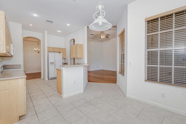 Building Photo - Emerson Square 4 Bedroom Home