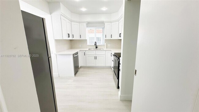 Building Photo - 2240 SW 16th Ct