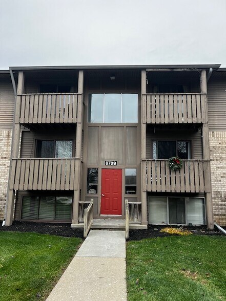 Bldg Front - 8709 Candlewood Trl