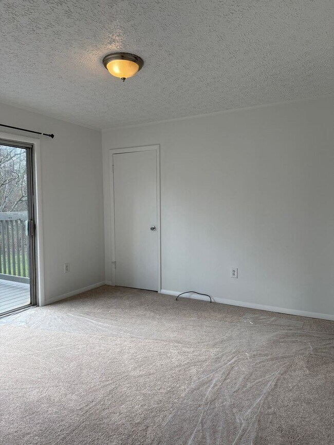 Building Photo - 3-bedroom, 2-bath brick ranch in Black Mountain