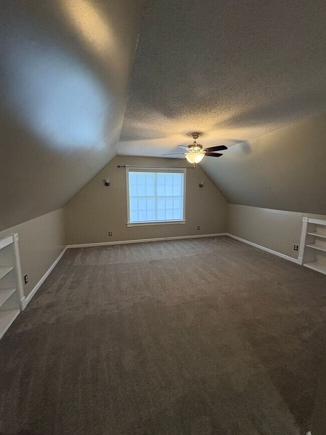 Building Photo - Spacious and well-maintained home located in the heart of Arlington!