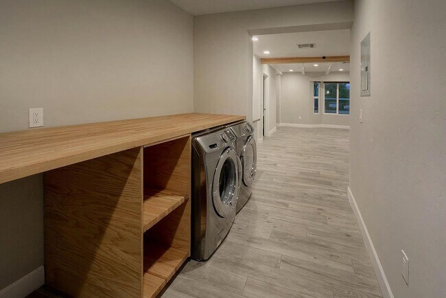 Building Photo - PRE-LEASE FOR AUGUST 2026 - Gorgeous home ...