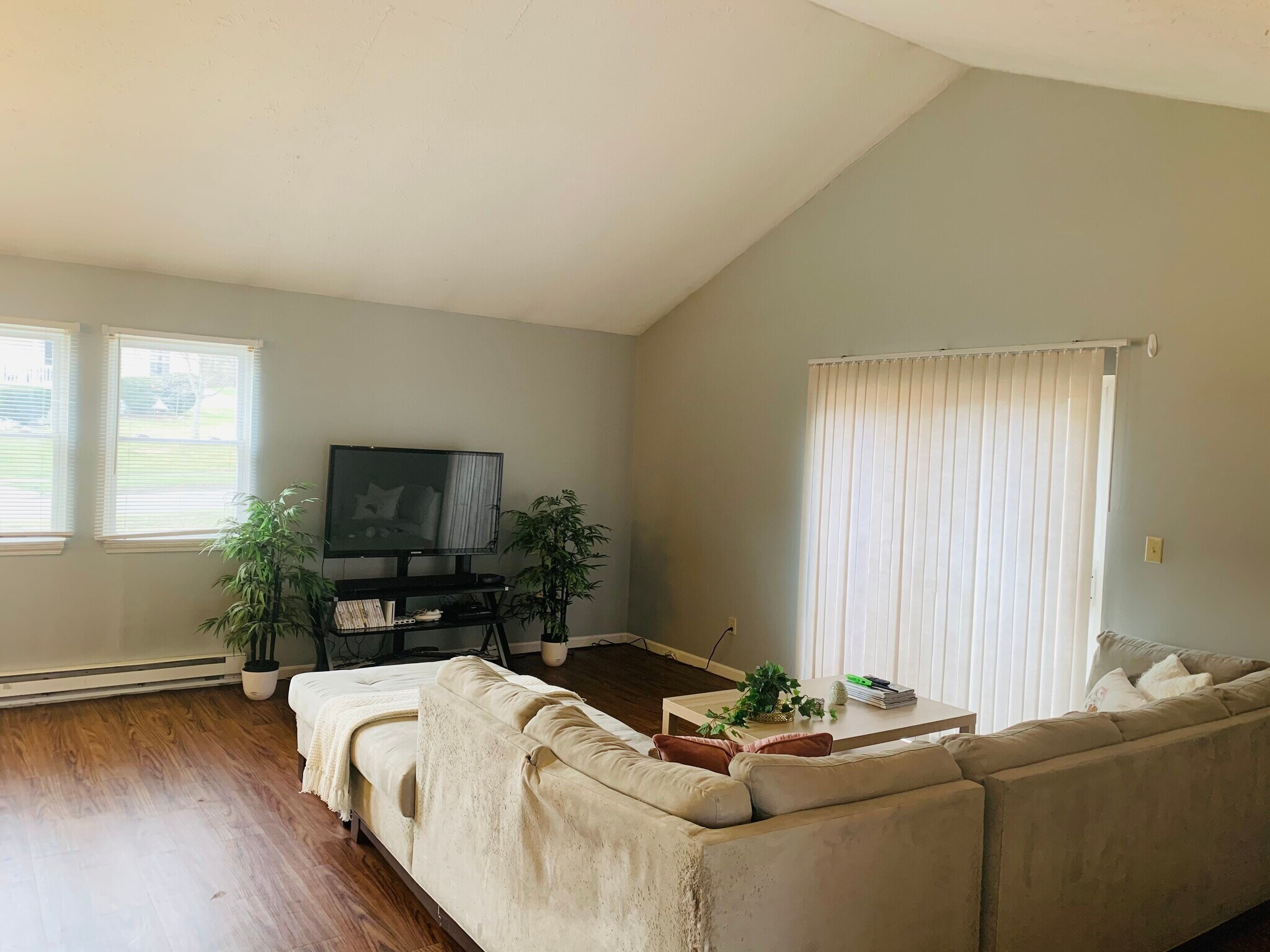 Building Photo - 1559 Olympus Dr