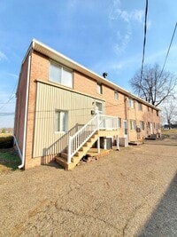 Building Photo - Two bedroom one bathroom apartment for rent