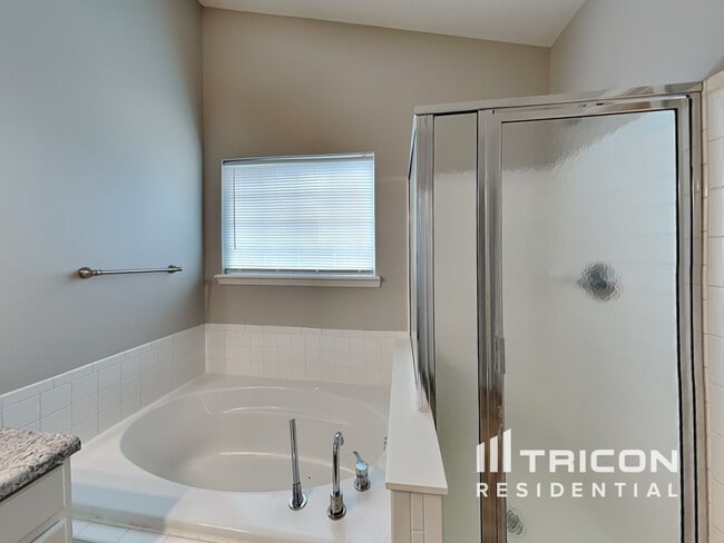 Building Photo - 7733 Wood Stream Dr