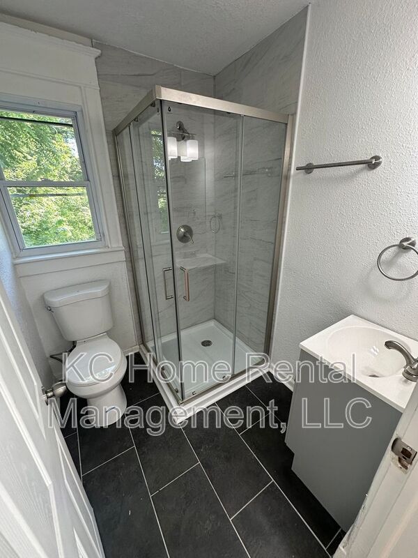 Building Photo - 2958 Lockridge Ave