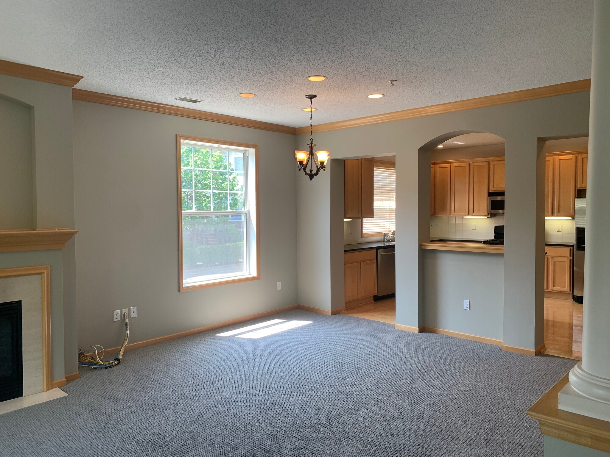 Livingroom and dining - lots of windows! - 1530 Zarthan Avenue South