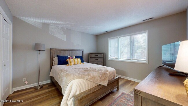 Building Photo - 704 Dover St