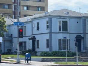 Building Photo - 2830 W 3rd St