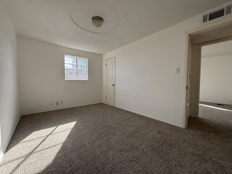 Building Photo - 123 E Apache St