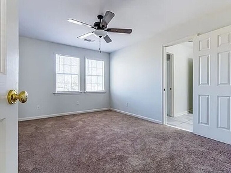 Building Photo - 4400 Chalice Dr
