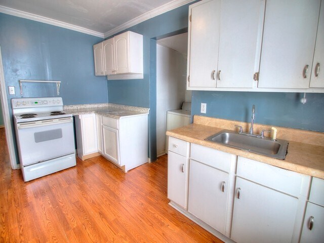 Building Photo - Spacious 1 Bedroom 1 Bath Home With Large ...