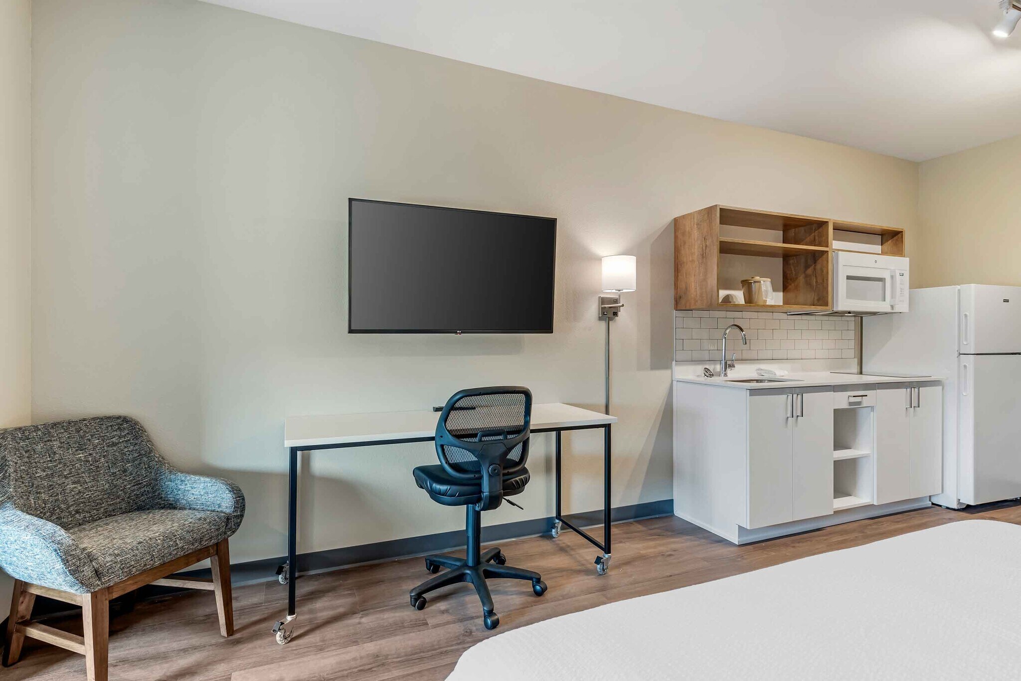 Building Photo - Furnished Studio-Jacksonville - Airport