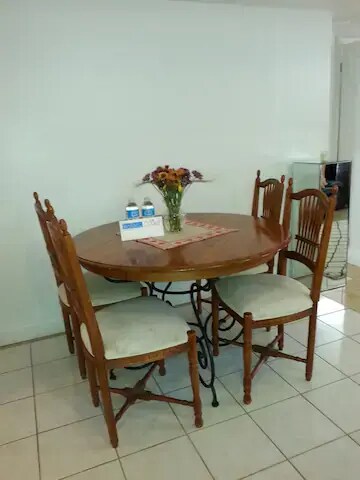 Dining table for 4 - 1619 45th St NW