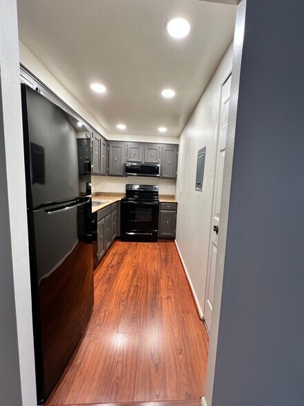 Kitchen - 7661 Provincial Dr