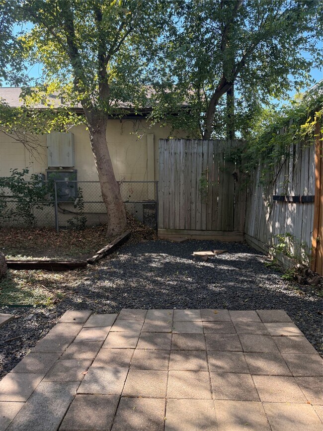 Building Photo - 5724 1/2 Parwill St