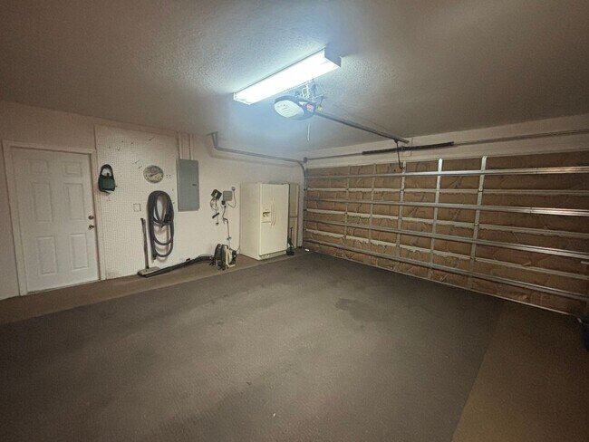 Building Photo - Move in ready 3/2 in 55+ community - near everything