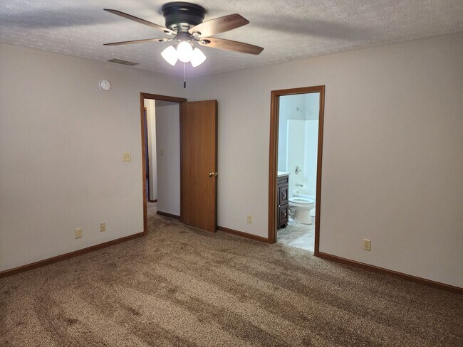Building Photo - Newly Renovated! 3 Bedroom, 2 Bath, 2 Car ...