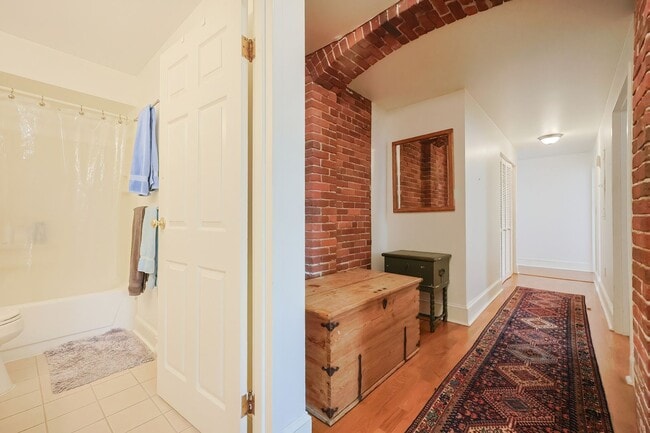 Building Photo - Hovey Condo