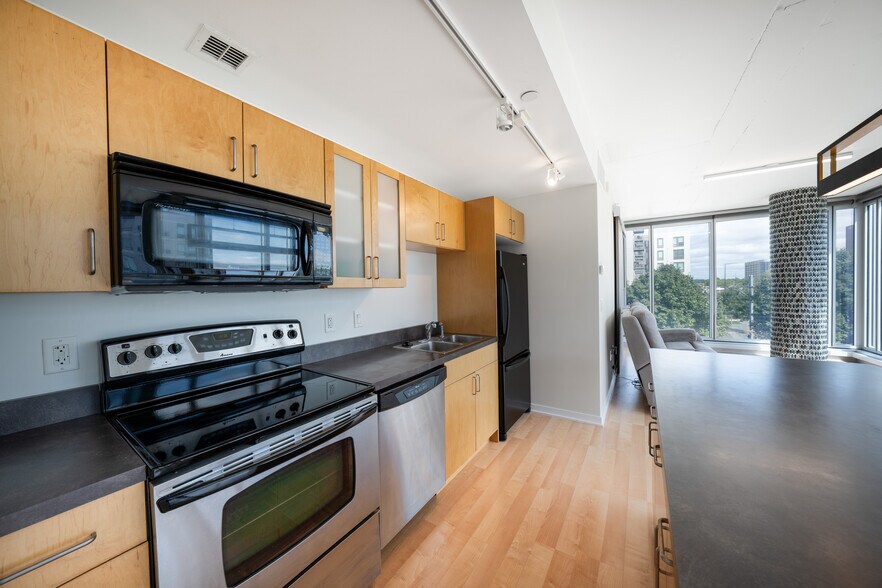 Building Photo - 8151 33rd Ave S