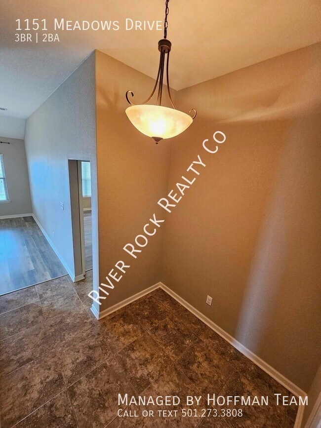 Building Photo - 1151 Meadows Dr