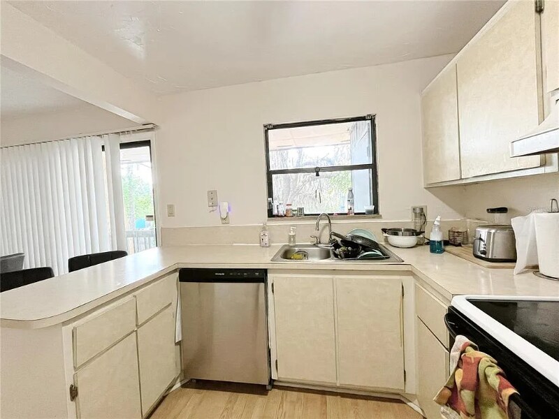 Building Photo - 2811 SW Archer Rd