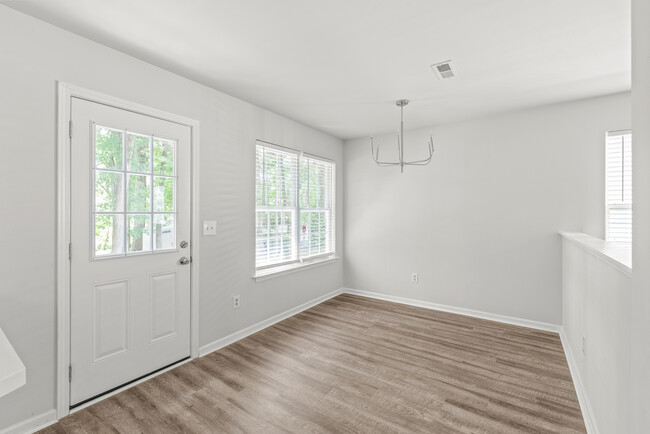 Building Photo - 8818 Sharonbrook Dr